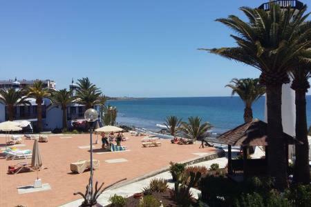 Lidia & Paco Home Two Bedrooms Beachfront Playa Del Aguila  Bagian luar foto