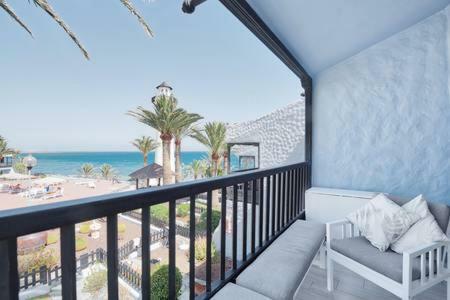 Lidia & Paco Home Two Bedrooms Beachfront Playa Del Aguila  Bagian luar foto